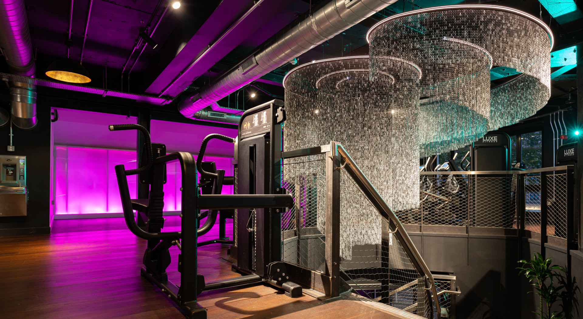 LuxeFitness-Kriskadecor-LRGLAND1